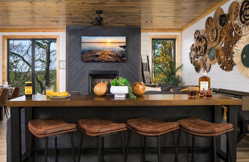 Broken Bow Cabin | Breathtaking views, hot tub, heated pool