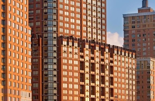 Battery Park City Condo | Bright 1BR Retreat at Tribeca Park w Pool
