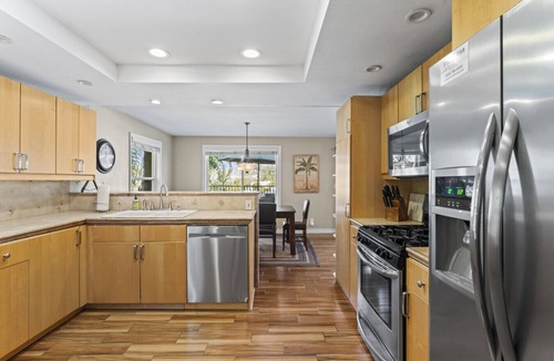 San Clemente Villa | Bright 3BR Beach Condo- Walk to Beach, Wedding Venues and Restaurants! AC!