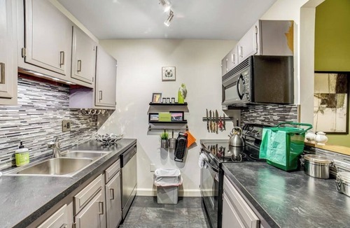 Waitsfield Condo | Bright condo with pool, sauna, tennis - 2 miles from Sugarbush Resort