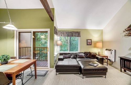 Waitsfield Condo | Bright condo with pool, sauna, tennis - 2 miles from Sugarbush Resort