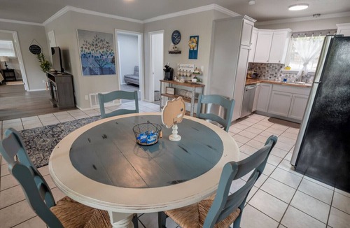 Blocker House | Bristow Blue- Lakefront with boat ramp access, dog friendly!