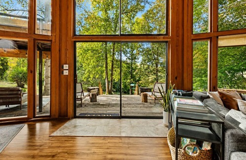 Parthenon House | Buffalo River ¬∑ Architect Riverfront ¬∑ Hot Tub