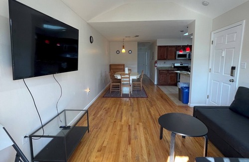 The Heights Apartment | Business& Family Friendly Balcony Jacuzzi Free Park