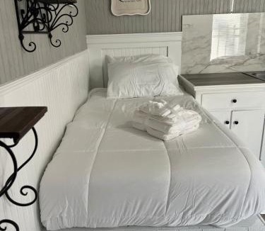 Little Rock Apartment | Canyons Tiny Apartment Little Rock Pets Welcome