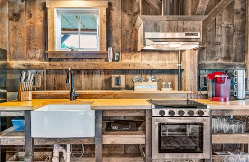 Quechee House | Carriage House Barn with Sweeping Farm Views
