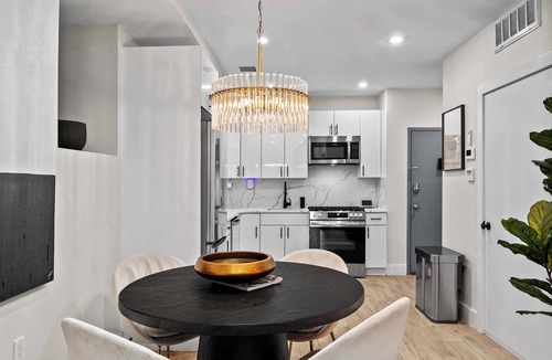 Crown Heights Apartment | Carroll Court I by Rove Travel | Apartment w/Terrace