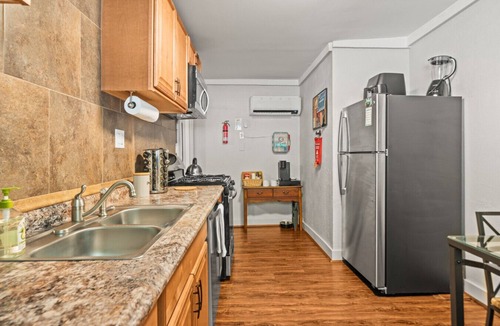 Hot Springs House | Cedar Blossom Bungalow - Pet friendly getaway with a 5 min walk to downtown