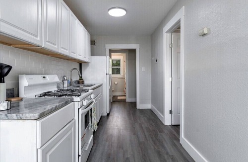 Central City Apartment | Central 1BDR+RemoteWork+Extended Stay+Pets OK