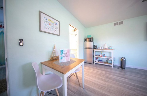 Southgate Apartment | Centrally Located Charming Beach Suite in Sarasota
