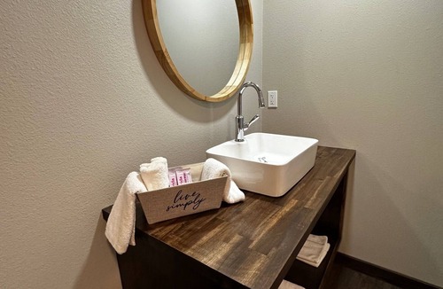 Timpson Hotel | Charming 1-bedroom hotel with WiFi and AC in wonderful Timpson