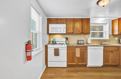 Scotch Plains Apartment | Charming 1-BR 1st Flr apt in Scotch Plains - Full Kitchen on a quiet cul-de-sac