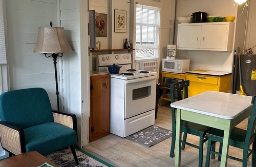 Schroon Lake Cottage | Charming 2-bedroom cottage in peaceful Schroon Lake with WiFi, AC, dogs welcome