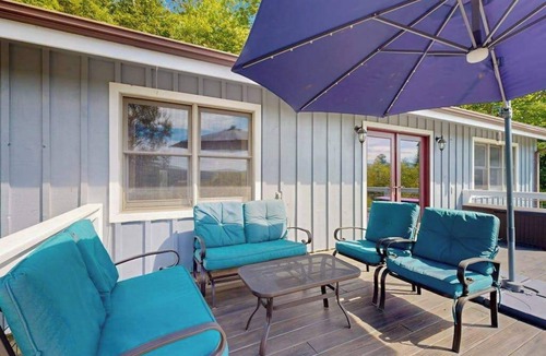 Penrose House | Charming 2 BR home with Stunning Views from outdoor deck