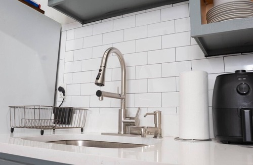 Constable Hook Apartment | Charming 2BR-1BA-6 Beds | NYC | MetLife 15 min