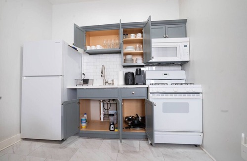 Constable Hook Apartment | Charming 2BR-1BA-6 Beds | NYC | MetLife 15 min