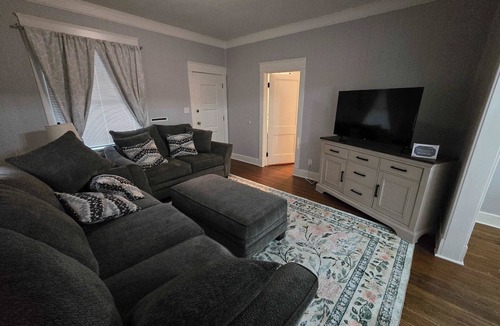 Liberty House | Charming 2BR Home | Laundry | Free Parking | KC