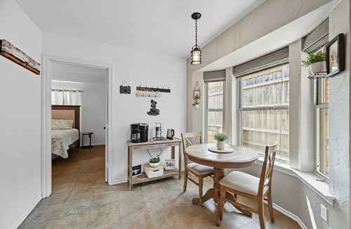 North Arlington House | Charming 5-bedroom Pool House with AC/Heater in Arlington