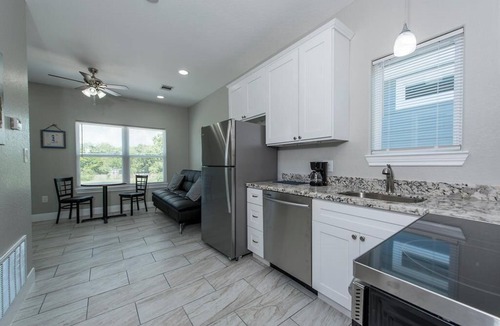 San Leon Cabin | Charming cabin with full kitchen! Unit 5/6