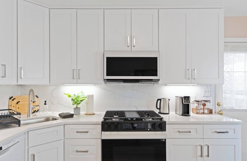 Carlstadt House | Charming Entire Home/18m to Manhattan/Home Theater