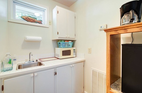 Fruitvale House | Charming Farm Retreat w/Game Room & Fire Pit