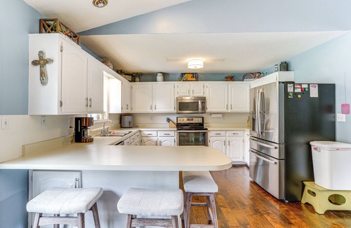 Heber Springs House | Charming Heber Springs Home w/Deck & Fire Pit!