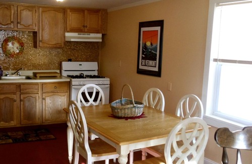 West Wardsboro House | Charming Ski House - close to Mt. Snow & Stratton Ski Areas W/WiFi