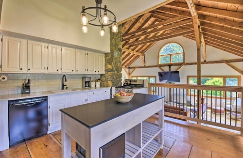 Waitsfield House | Charming Waitsfield Escape: 10 Mi to Sugarbush!