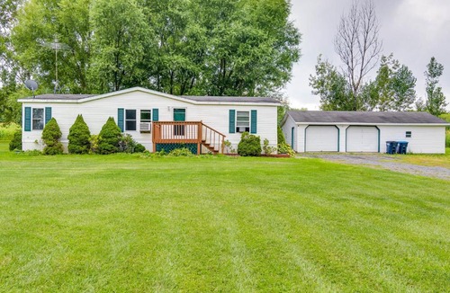 Town of Reading House | Charming Watkins Glen Home w/Deck & Yard!