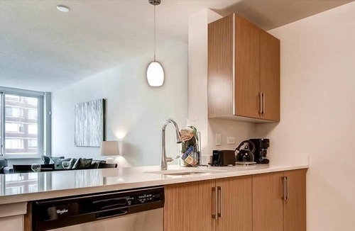 Hudson Exchange Apartment | Chic 1BR | Full Kitchen & Laundry | Minutes from NYC