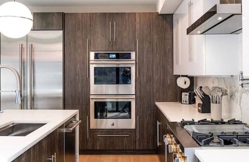 Hopelawn Apartment | Chic Luxury: 4BR Townhome + Den + NYC Views