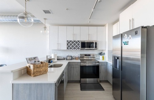 Historic Downtown Apartment | Chique Loft 10 Min from NYC with Gym, Pool, Sauna