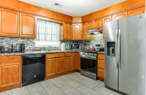 Ampere Apartment | City Getaway: Elegant 3BR 2BA Patio Oasis Near NYC, EWR & American Dream Mall