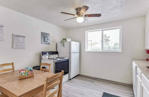 Bountiful Apartment | City Park | PickleBall Courts | 5 Mins off i15!
