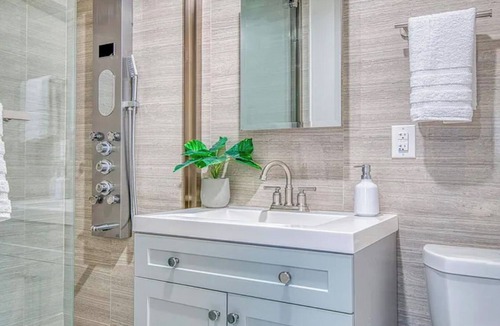 East Orange Condo | City View 1-bedroom spacious suite in WiFi, AC and