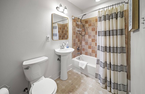 Pineville Apartment | Clean, Exceptional, Comfortable, and Peaceful 1 bedroom apt Entire Unit 107