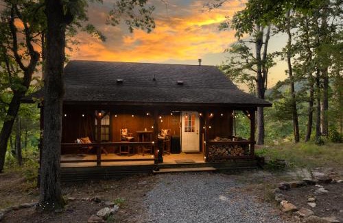 Boswell House | Cliffside at Piney Falls - Creek Access - Sweeping Views