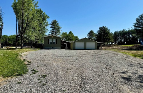 Murphysboro House | Closest Stay to the Paul Ice Boat Ramp - Sleeps 8
