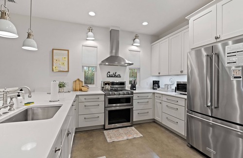 Southgate House | Coastal Cottage | Outdoor Oasis w/Fire Pit + Grill!