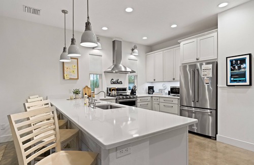 Southgate House | Coastal Cottage | Outdoor Oasis w/Fire Pit + Grill!