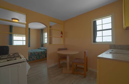 North Beach Hotel | Comfortable Room by USS Lexington – Beach & Parking Included