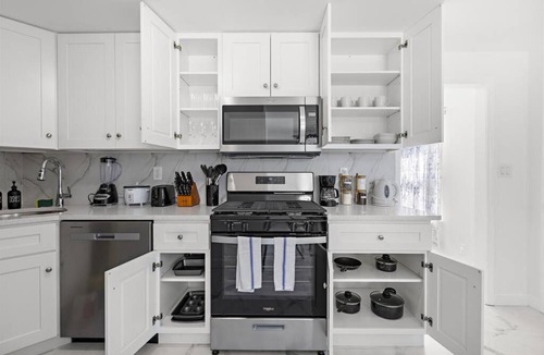 Constable Hook Apartment | Comfy Cozy retreat - NYC & NWK w free parking