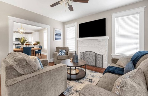 Vollintine-Evergreen House | Contemporary Cottage near zoo and Rhodes college