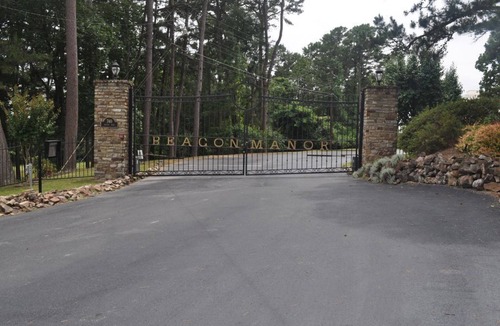 Mid America Condo | Conveniently located cozy, 1BR/1BA weekend getaway w/lakefront view!