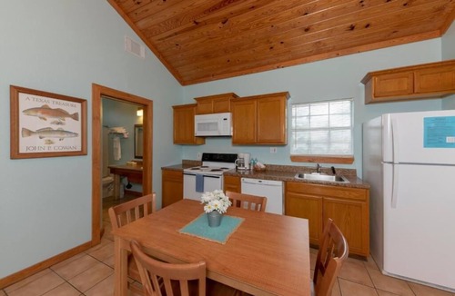 Fulton House | Cottage 05 at D&R Pelican Bay Resort - Pet Friendly