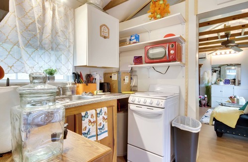 Waterloo Cottage | Cottage w/Fire Pit & Lake Access in Waterloo!