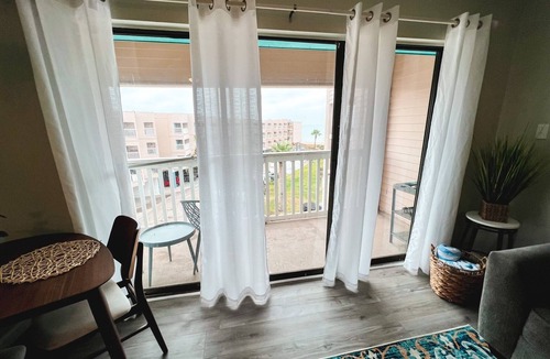 North Beach Condo | Cozy 1-bedroom condo with AC and WiFi in charming Corpus Christi At the beach
