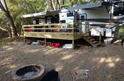 Russellville RV Rental | Cozy 1-bedroom campground in beautiful Russellville with AC