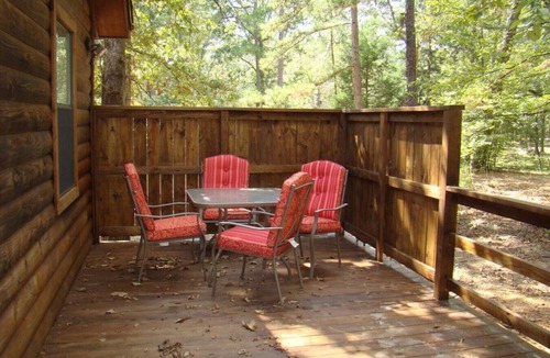 Hochatown Cabin | Cozy 1BR Cabin w/Private Hot Tub Near Broken Bow