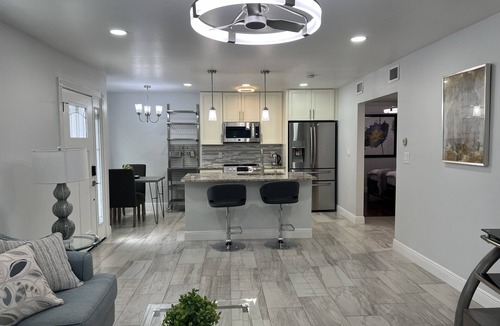 Gillespie Park House | Cozy 2-bedroom Duplex in charming Downtown of Sarasota.